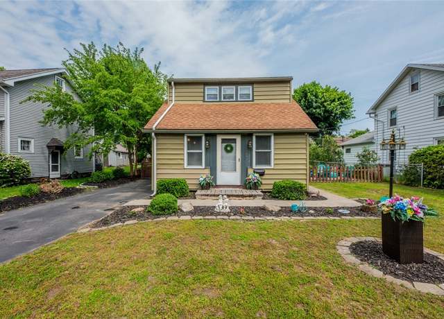 Property at 104 Keating Dr, Irondequoit, NY 14622, 2 beds, 2 baths