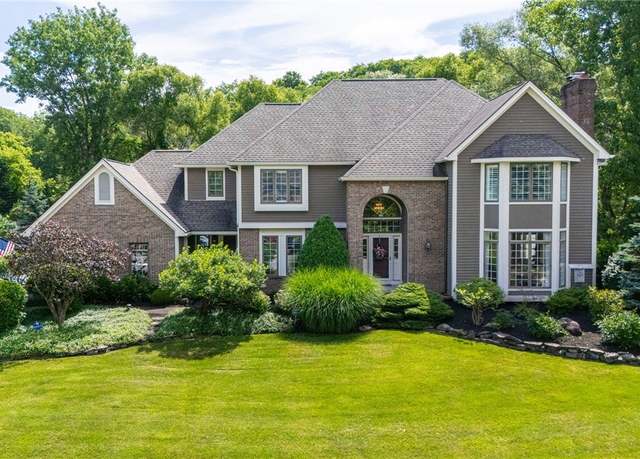 Property at 10 Sylvan Gln, Perinton, NY 14450, 4 beds, 3.5 baths