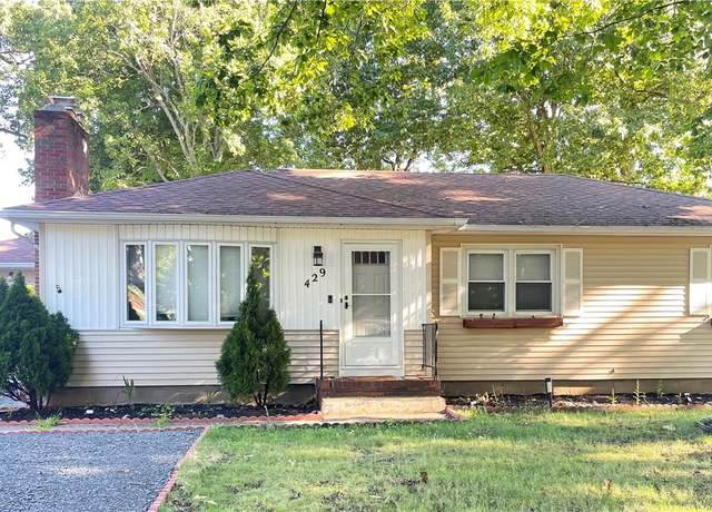 Property at 429 Brookview Dr, Irondequoit, NY 14617, 3 beds, 2 baths
