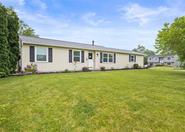 Property at 5773 Clover Meadow Ln, Farmington, NY 14425, 3 beds, 2 baths