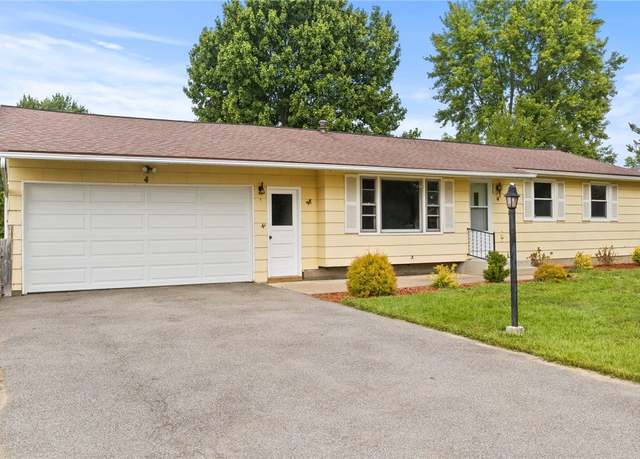 Property at 4 Stillmeadow Dr, Chili, NY 14624, 3 beds, 1.5 baths