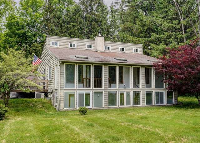 Property at 522 Canfield Rd, Pittsford, NY 14534, 4 beds, 2.5 baths