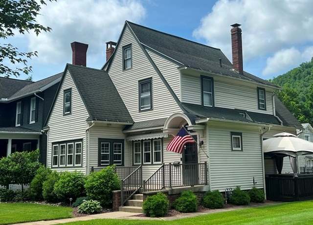 Property at 114 W 4th St, Emporium Boro, PA 15834, 4 beds, 1.5 baths