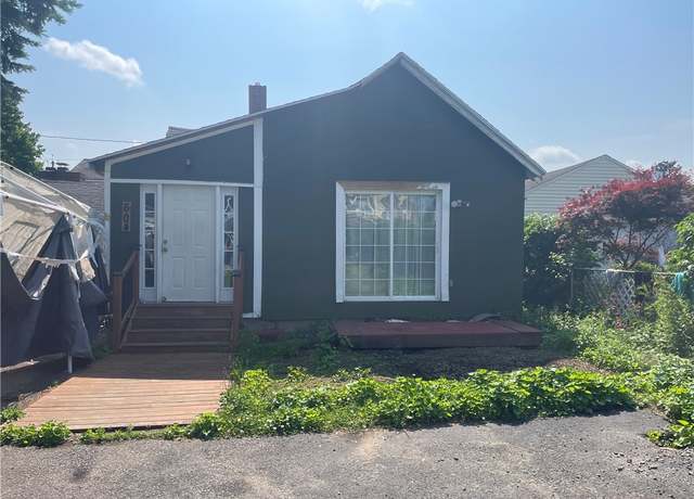 Property at 604 Grant St, East Rochester, NY 14445, 3 beds, 1 bath