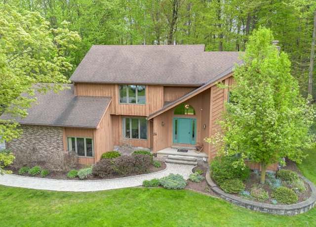 Property at 29 Woodbriar Ln, Chili, NY 14624, 3 beds, 2.5 baths