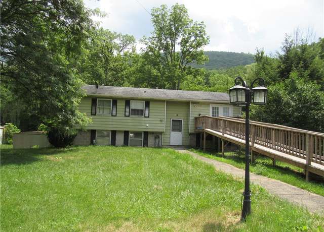 Property at 18 Mark Cir, Naples, NY 14512, 2 beds, 2 baths