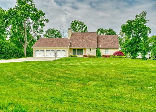 Property at 3 Dean Rd, Parma, NY 14559, 4 beds, 3.5 baths