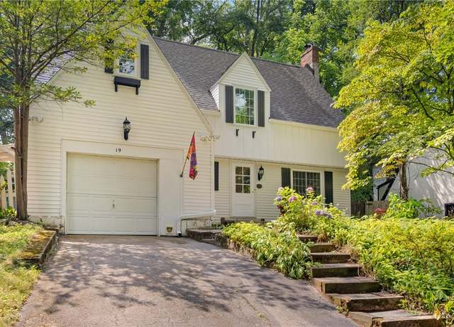 Property at 19 Fair Oaks Dr, Perinton, NY 14445, 3 beds, 1.5 baths