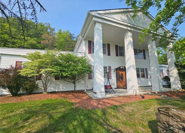 Property at 818 Larchmont Cir, Elmira, NY 14905, 4 beds, 2 baths