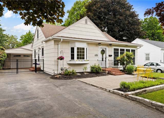 Property at 341 Washington Ave, Irondequoit, NY 14617, 3 beds, 1.5 baths