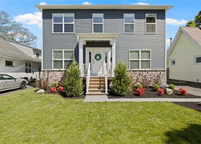 Property at 112 Hartsdale Rd, Irondequoit, NY 14622, 3 beds, 2.5 baths