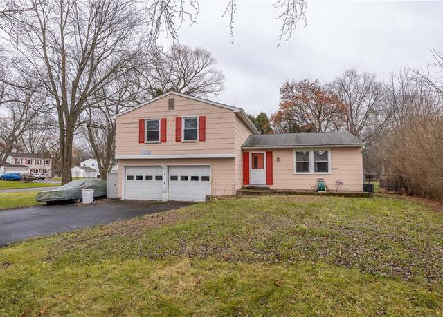 Property at 1 Edgeware Rd, Chili, NY 14624, 3 beds, 1.5 baths