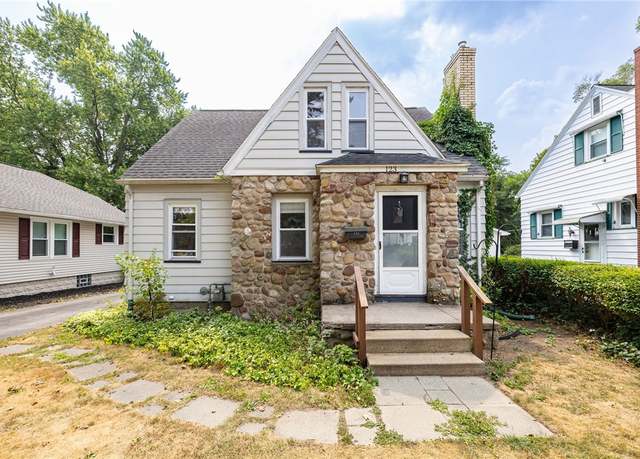 Property at 123 Heberton Rd, Irondequoit, NY 14622, 3 beds, 1.5 baths