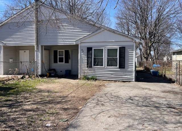 Property at 35 Henry St, Rochester, NY 14605, 3 beds, 1 bath