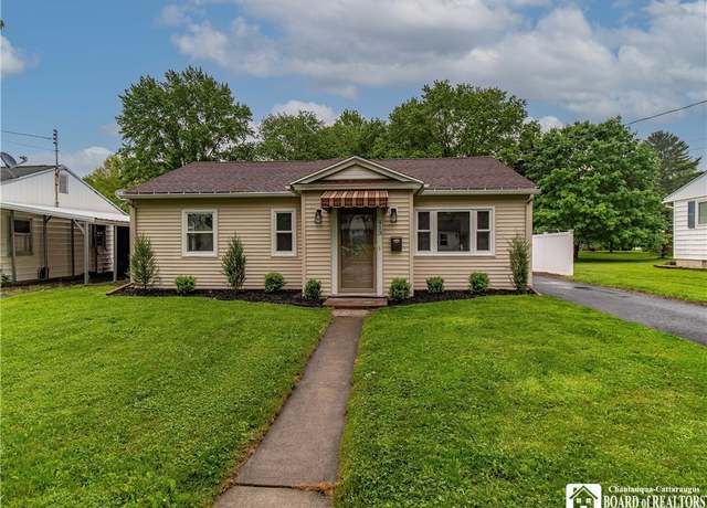 Property at 413 Chautauqua Ave, Jamestown, NY 14701, 3 beds, 1 bath