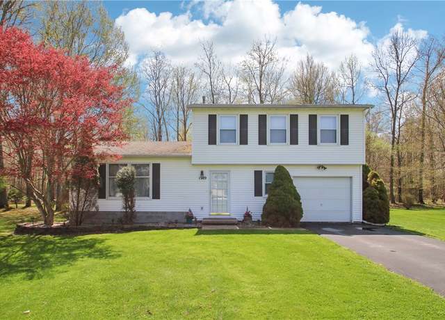 Property at 1389 Brookedge Dr, Hamlin, NY 14464, 3 beds, 2 baths