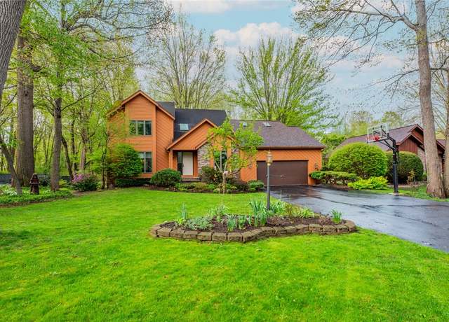 Property at 13 Woodbriar Ln, Chili, NY 14624, 4 beds, 3 baths