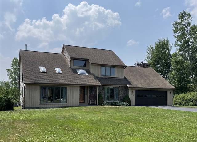 Property at 201 Dunbar Rd, Parma, NY 14468, 4 beds, 2.5 baths