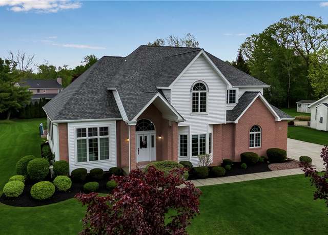 Property at 670 Raymond Dr, Lewiston, NY 14092, 4 beds, 3.5 baths