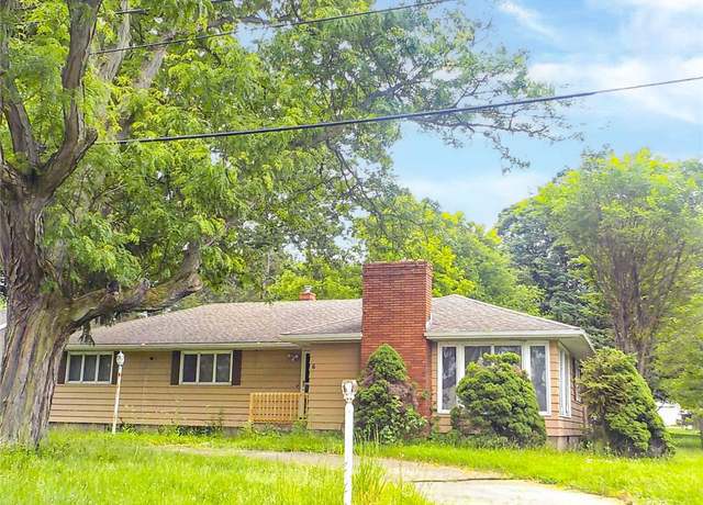 Property at 6 Newport Rd, Irondequoit, NY 14622, 4 beds, 3 baths