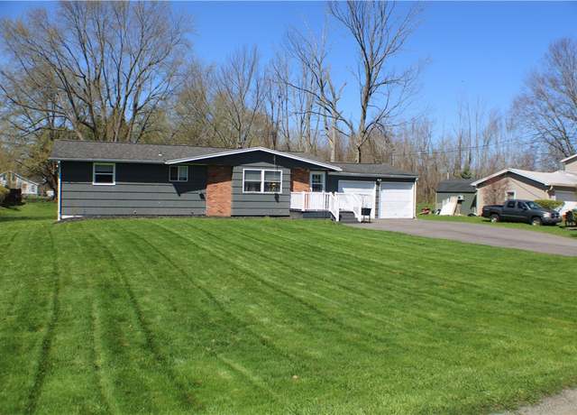 Property at 509 County Line Rd, Webster, NY 14519, 3 beds, 1.5 baths