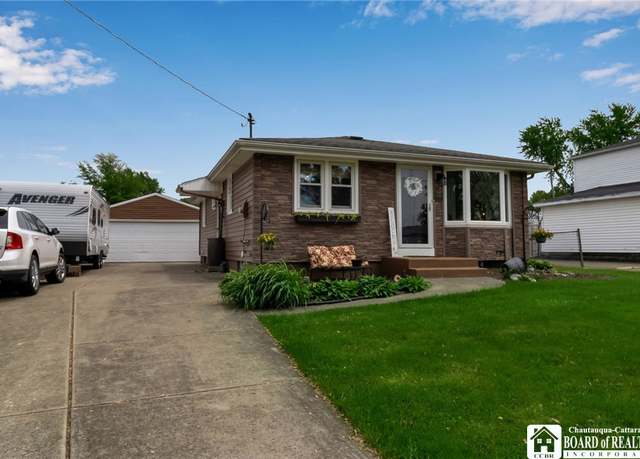 Property at 4195 Robin Ln, Hamburg, NY 14075, 3 beds, 1.5 baths