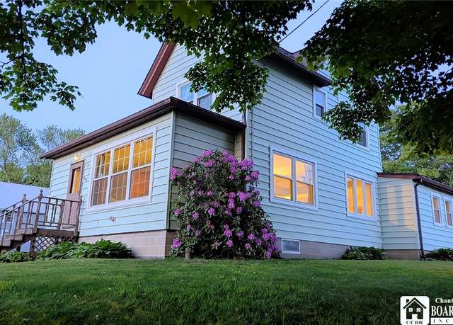 Property at 25 Monroe St, Hanover, NY 14136, 3 beds, 1.5 baths