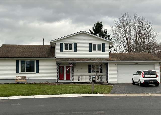 Property at 124 Granada Cir, Irondequoit, NY 14609, 4 beds, 1.5 baths