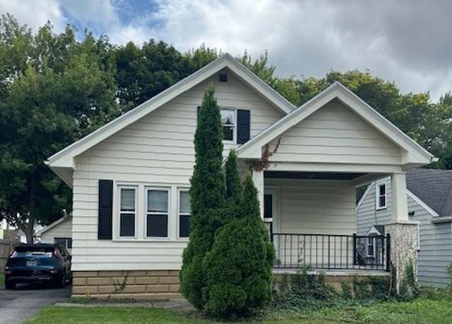Property at 125 Redfern Dr, Rochester, NY 14620, 3 beds, 2 baths