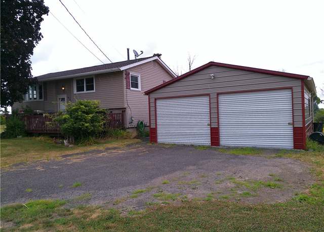 Property at 976 Lake Road West, Hamlin, NY 14464, 4 beds, 1 bath