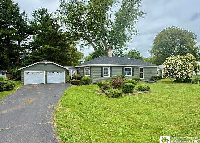 Property at 10609 Lakewood Dr, Dunkirk, NY 14048, 3 beds, 1 bath