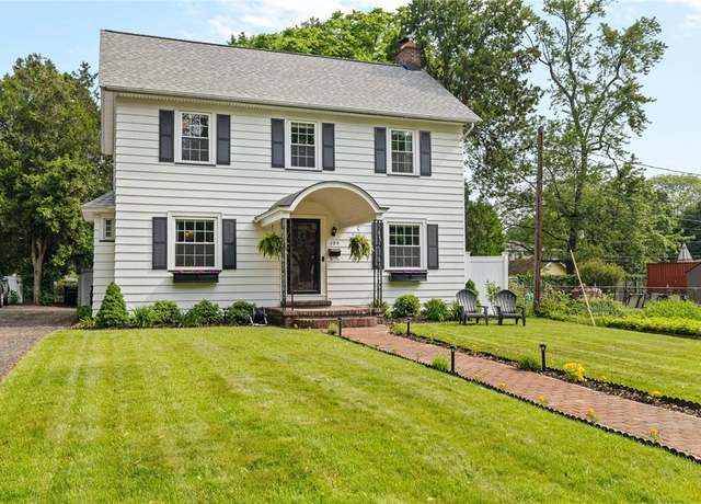 Property at 124 Belleclaire Dr, Irondequoit, NY 14617, 3 beds, 1.5 baths
