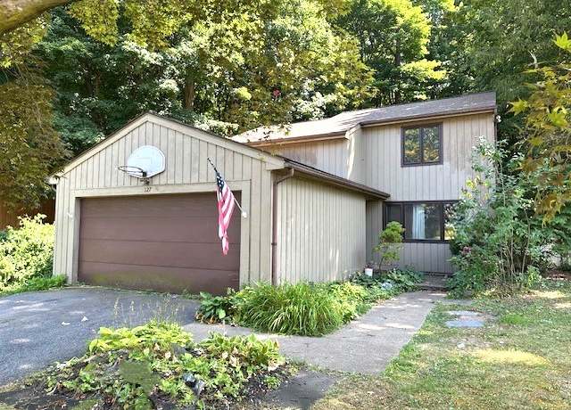 Property at 127 Beacon Hills Dr, Penfield, NY 14526, 3 beds, 1.5 baths