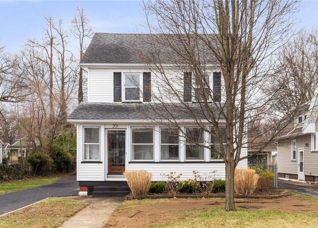 Property at 201 Pemberton Rd, Irondequoit, NY 14622, 3 beds, 2 baths