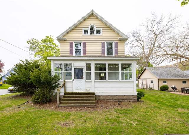 Property at 196 Dewberry Dr, Irondequoit, NY 14622, 3 beds, 1 bath
