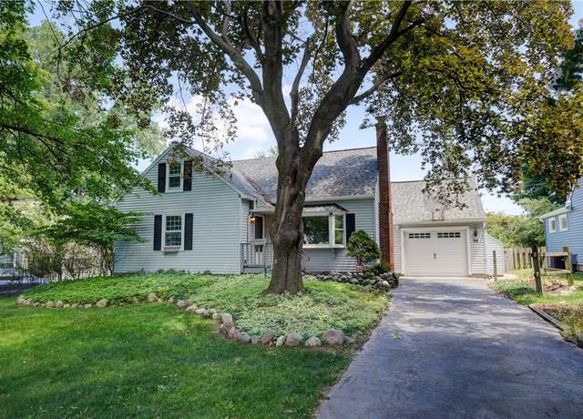 Property at 36 Oakmount Dr, Irondequoit, NY 14617, 4 beds, 1.5 baths