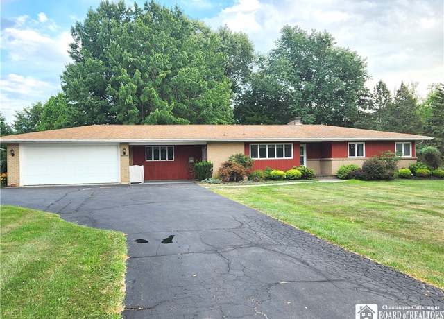 Property at 4539 Berry Rd, Pomfret, NY 14063, 3 beds, 1.5 baths