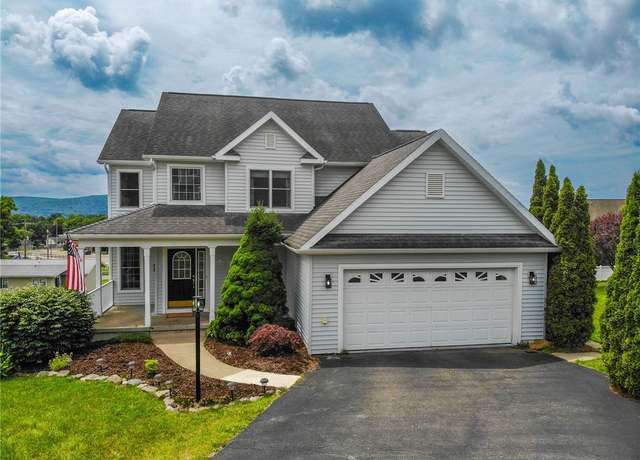Property at 140 Saint Andrews Dr, Horseheads, NY 14845, 5 beds, 3.5 baths