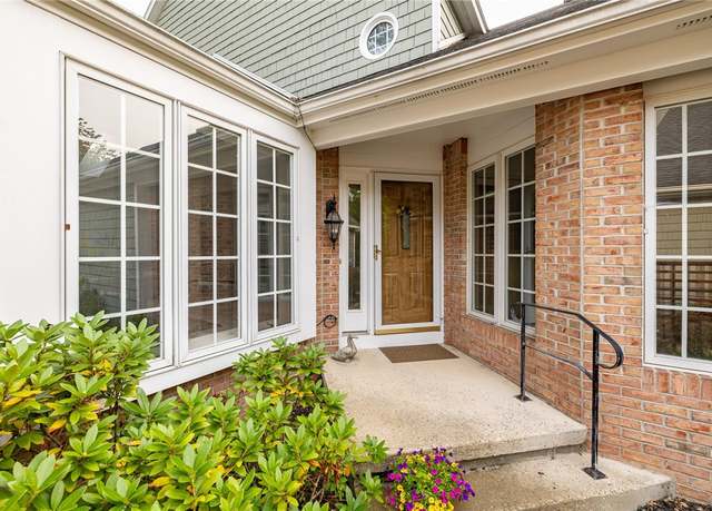 Property at 24 Landing View Ln, Perinton, NY 14450, 2 beds, 2.5 baths