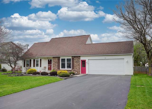 Property at 33 Rochelle Dr, Chili, NY 14428, 3 beds, 3 baths