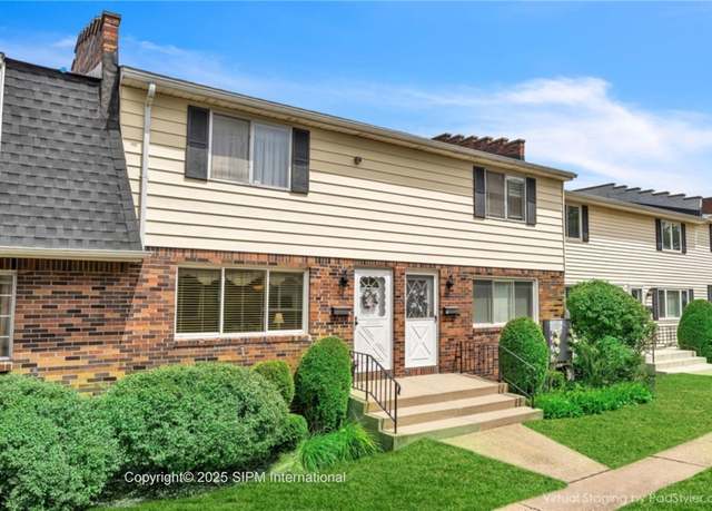 Property at 43 Stoneledge, Amherst, NY 14221, 2 beds, 1.5 baths