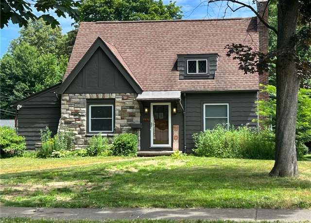 Property at 122 Mayfair Dr, Irondequoit, NY 14617, 3 beds, 2.5 baths
