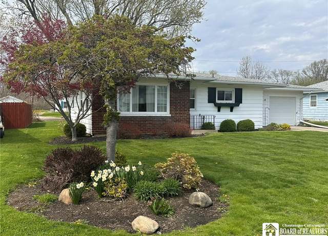 Property at 13 W Beach Rd, Dunkirk, NY 14048, 3 beds, 1 bath