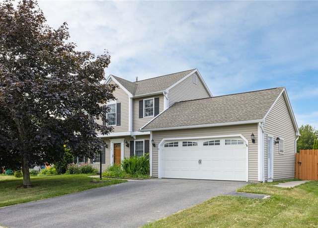 Property at 20 Parr Cir, Irondequoit, NY 14617, 3 beds, 2.5 baths