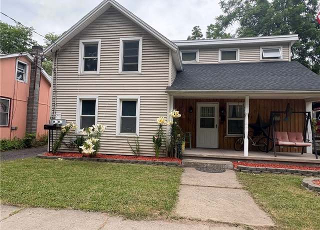 Property at 381 Prospect Dr, Palmyra, NY 14522, 3 beds, 2 baths