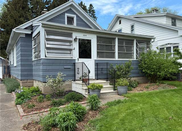 Property at 104 Redfern Dr, Rochester, NY 14620, 3 beds, 1 bath