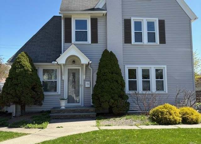 Property at 34 Sunnyside Dr, Elmira, NY 14905, 4 beds, 2.5 baths