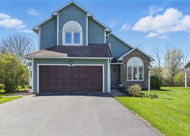 Property at 12 White Oak Bnd, Chili, NY 14624, 3 beds, 2.5 baths