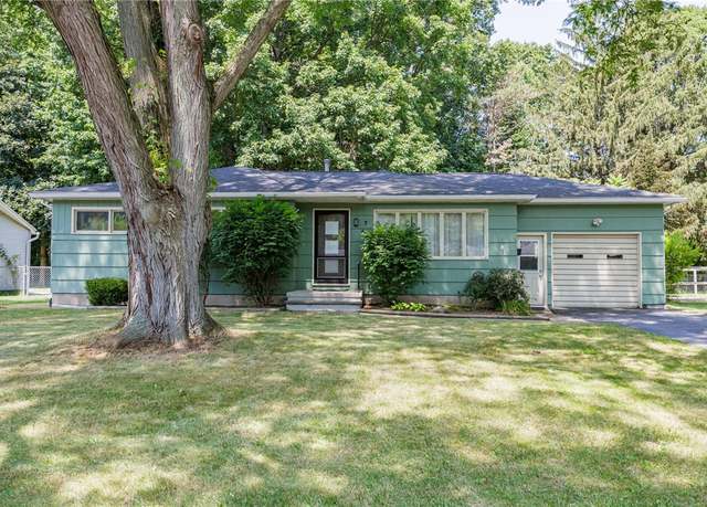 Property at 7 Henry Cir, Gates, NY 14624, 3 beds, 1 bath