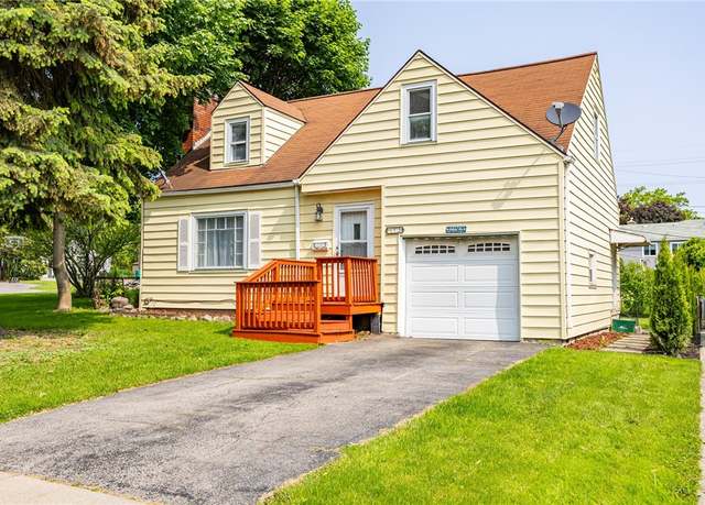 Property at 12 Queensboro Rd, Irondequoit, NY 14609, 2 beds, 1.5 baths